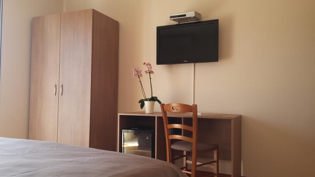 Rooms Vukusic Rab Town Exterior photo