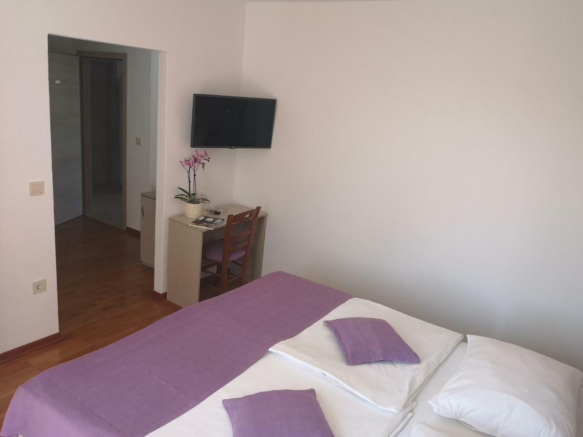 Rooms Vukusic Rab Town Exterior photo